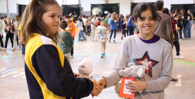 MEDI AMBIENT: Uns 300 alumnes de Martorell intercanvien joguines en un projecte per conscienciar sobre la necessitat de reduir els residus