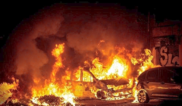SUCCESSOS: Cremen quatre cotxes a la via pública a Viladecans