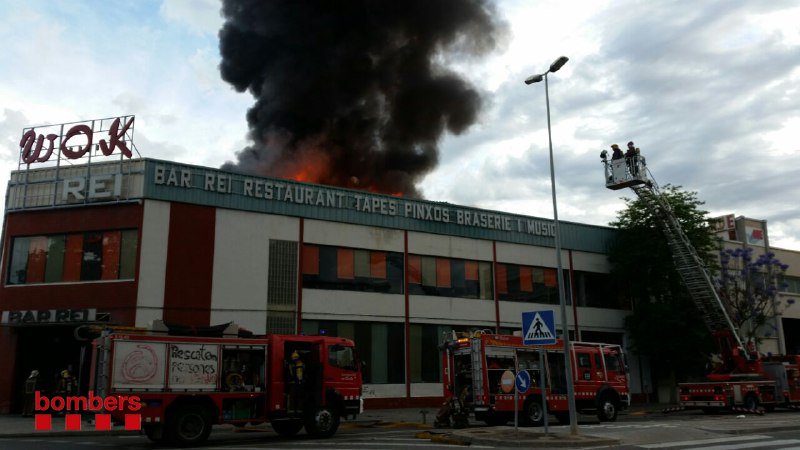 SUCCESSOS: Un incendi afecta un restaurant de Cornellà de Llobregat sense causar ferits