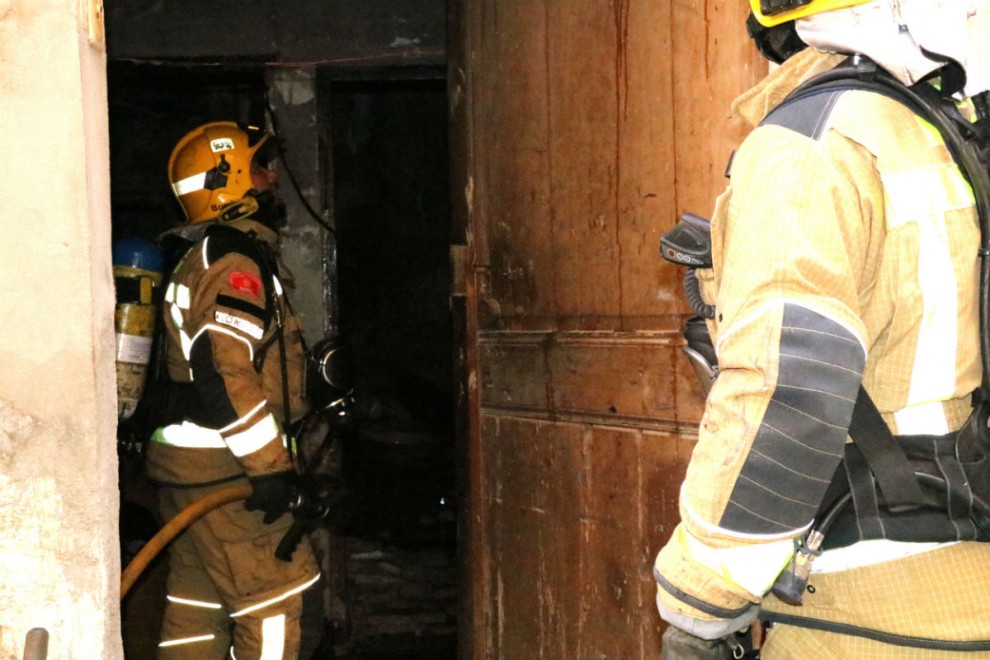 SUCCESSOS: Dos intoxicats en l'incendi de la cuina d'un habitatge a Sant Boi de Llobregat