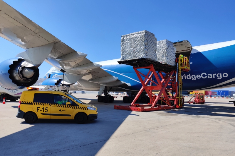 Aeropuerto Josep Tarradellas Barcelona El Prat vuelo con material sanitario