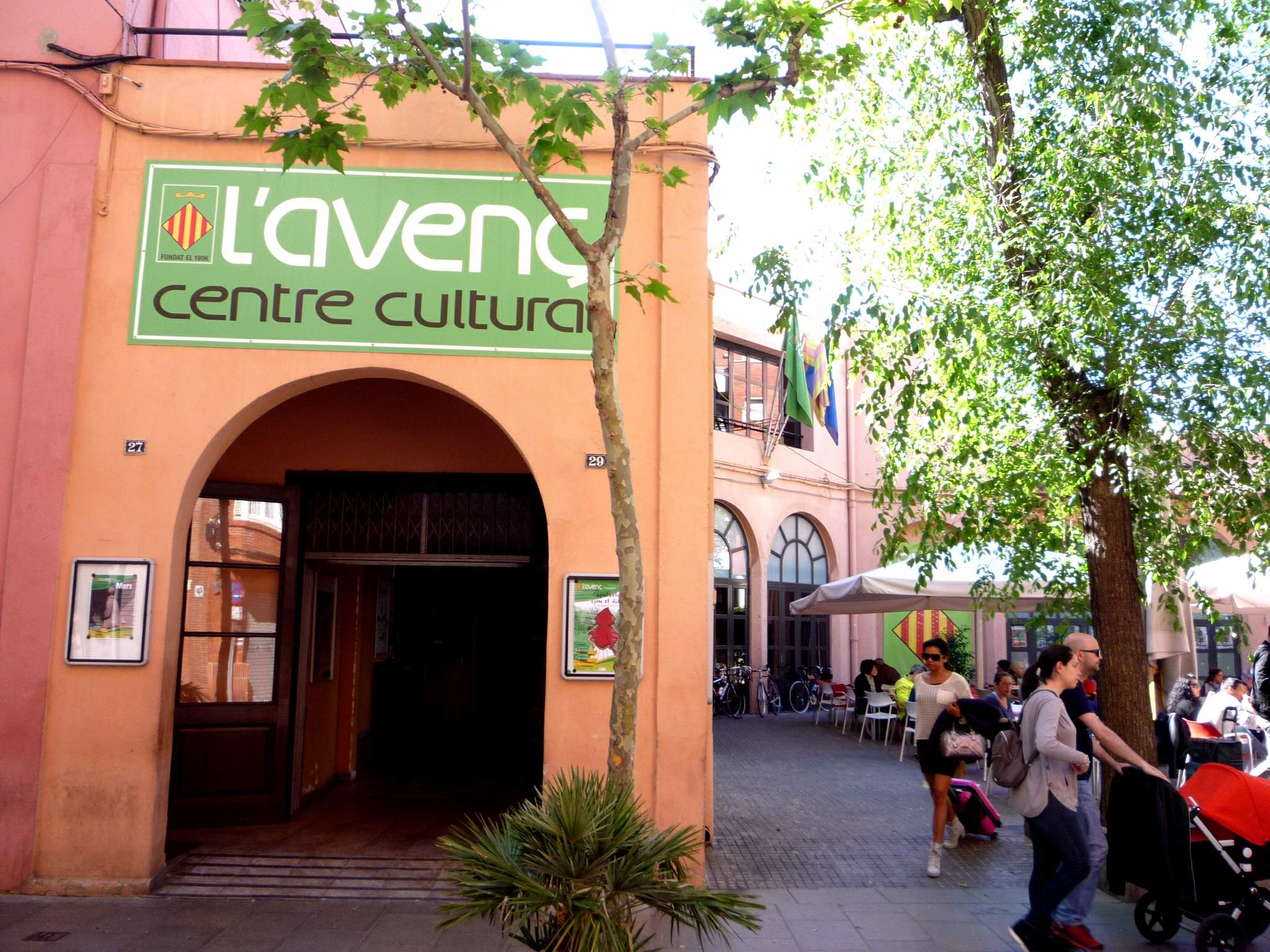 Esplugues de Llobregat Centre Cultural LAvenç 1