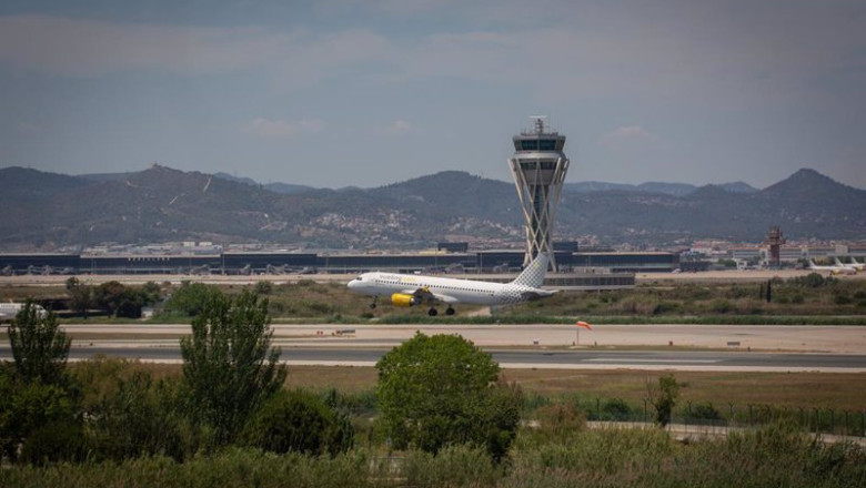 ep archivo un avion en el aeropuerto de josep tarradellas barcelona el prat 780x440