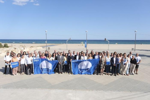 MEDI AMBIENT: Els consellers d'Acció Climàtica i de Territori lliuren 120 Banderes Blaves a platges i ports esportius catalans