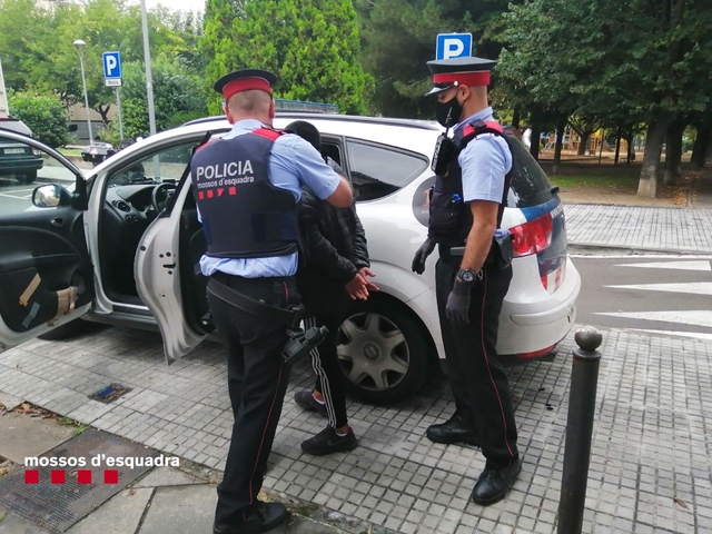 SUCCESSOS: Tres detinguts in fraganti a Castelldefels per un robatori en un vehicle