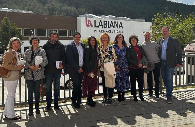 L’alcaldessa de Corbera visita l’empresa Labiana Pharmaceuticals 