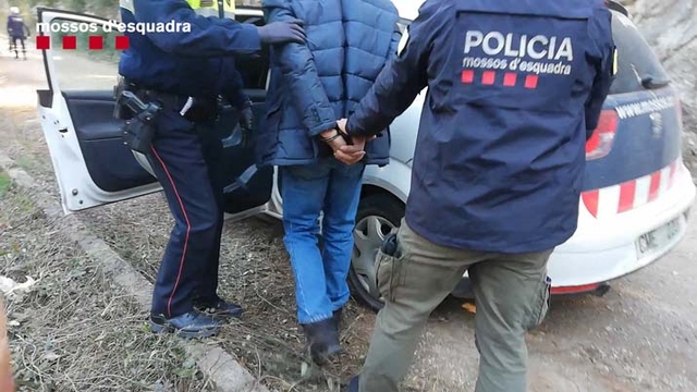 Els dos investigats que van accedir a l’interior van aconseguir sostreure uns 13.000 euros i posteriorment van marxar amb un vehicle