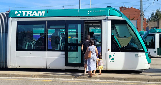 Els treballadors del Trambaix convoquen tres dies de vaga