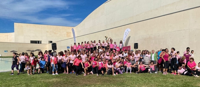  Més de 300 persones participen en la IX Pink Zumba de Cornellà