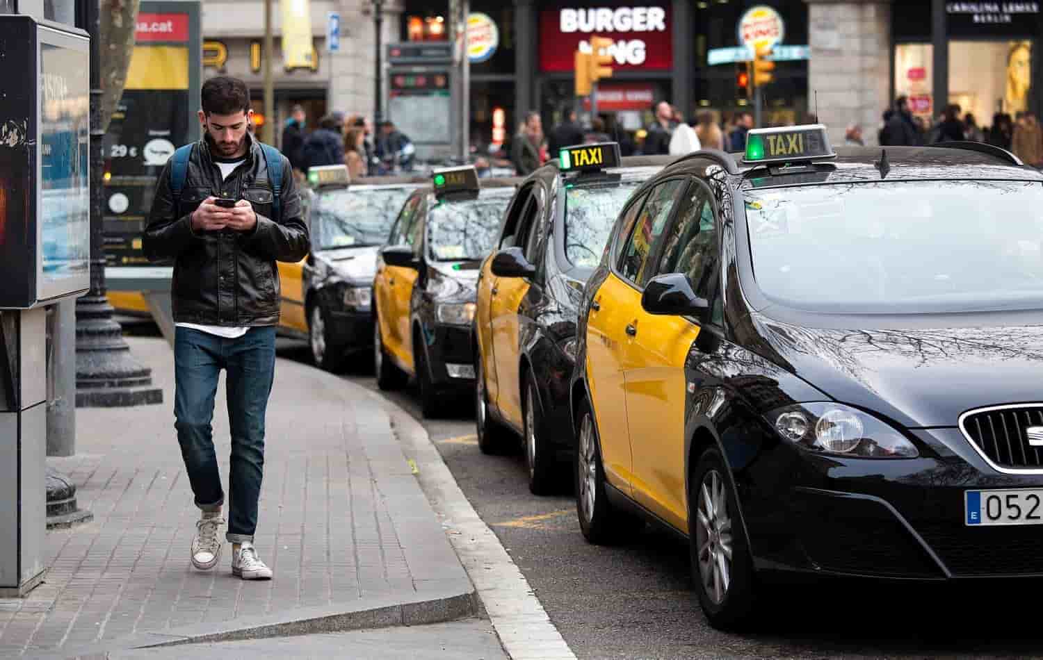 ECONOMIA: S’incrementaran un 4,7% les tarifes del taxi de Barcelona pel 2025