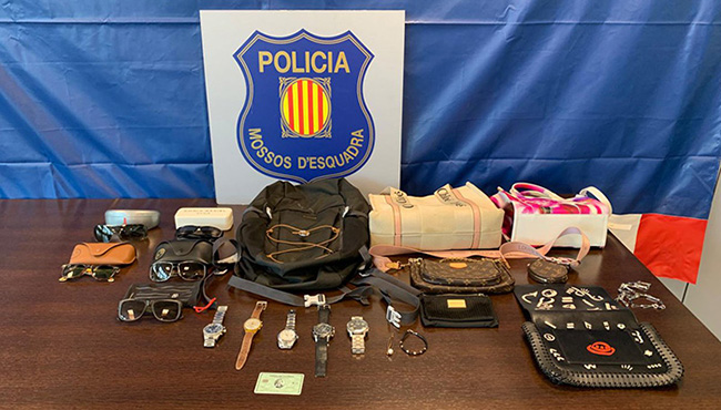 SUCCESSOS: Els Mossos d’Esquadra detenen a Sant Feliu de Llobregat quatre persones que acabaven de cometre un robatori en una casa de Matadepera