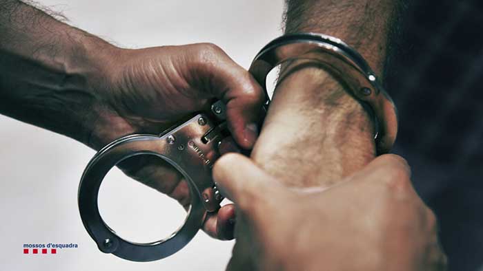 SUCCESSOS: Detingut al Prat un home per robatori amb violència