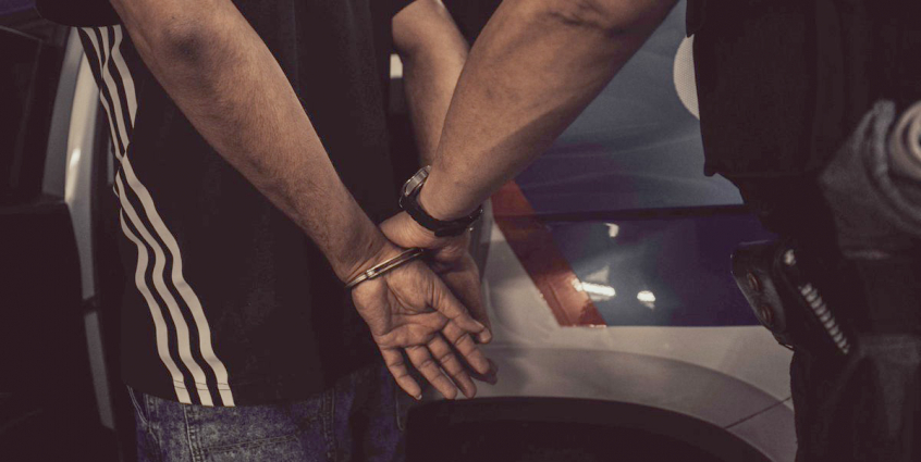 Detenen un jove per tres estrebades de cadenes d’or a Castelldefels 