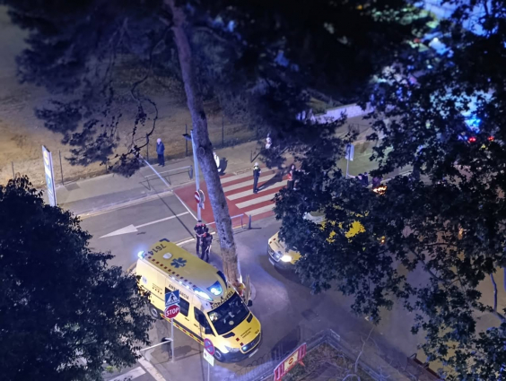 Quatre persones rescatades en un greu incendi al barri de La Plana d’Esplugues