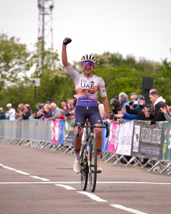 L’espluguina Paula Blasi fa història amb una victòria èpica a l’Amstel Gold Race