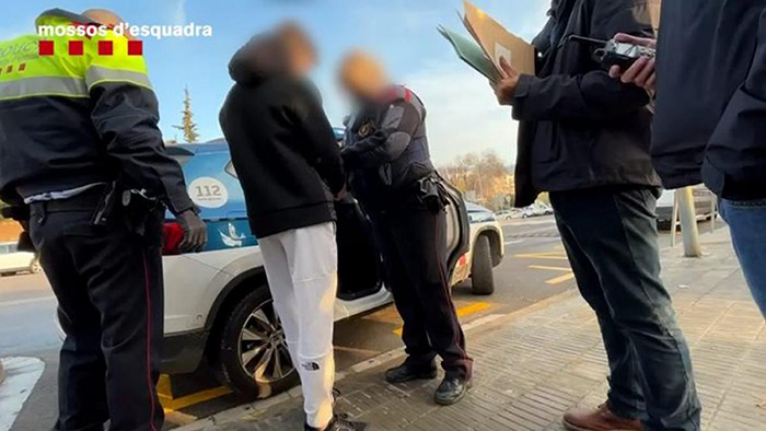 Detinguts a Sant Boi quatre homes per fer pintades contra l'islam, els immigrants i partits d'esquerres i difondre-les per les xarxes