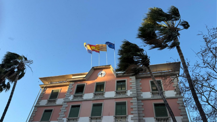 Castelldefels activa la prealerta per fortes ratxes de vent fins divendres