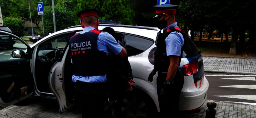 Detingut un jove de 18 anys per un robatori amb força en un bar de Martorell