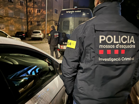 Detinguts tres menors a l'Hospitalet de Llobregat per apunyalar un home per robar-li el mòbil