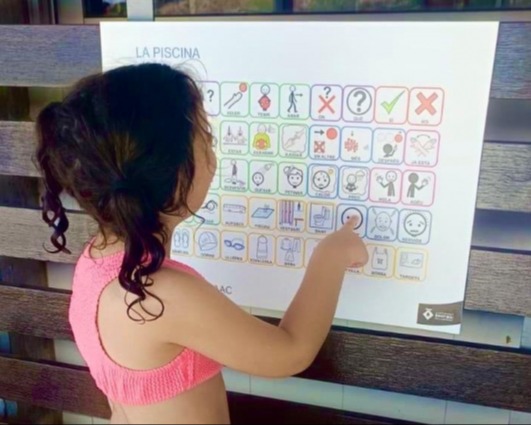 Sant Boi estrena el projecte 'Piscina Relaxada' per a infants amb neurodivergència a la Muntanyeta