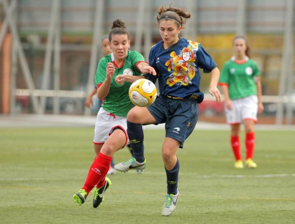 Doblet de victòries de les seleccions catalanes femenines de futbol