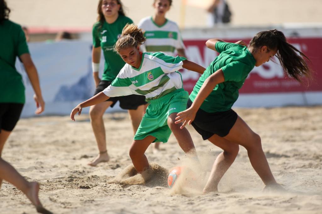 Castelldefels va acollir el Català de futbol platja femení i juvenil