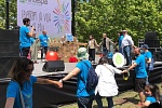 Els milers de persones participants han pogut gaudir al Parc Nou del Prat de Llobregat de més de cinquanta activitats lúdiques i educatives