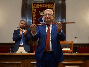 Moment de la investidura d'Eduard Sanz