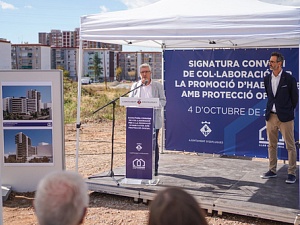 Eduard sanz, alcalde d'Esplugues, i Jordi Gálvez, membre rector de la Cooperativa Llar Unió Catalònia SCCL