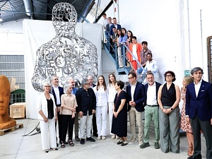 Visita reial al taller de l'escultor Jaume Plensa a Sant Feliu de Llobregat