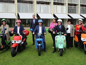 L'AMB ha presentat avui dimarts, 29 d'octubre, les noves motos elèctriques metropolitanes d'ús compartit