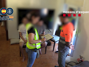 Moment de la detenció d'un dels dos homes