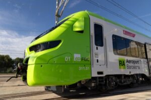 El primer tren per a la connexió entre Barcelona i l’Aeroport de Barcelona-El Prat