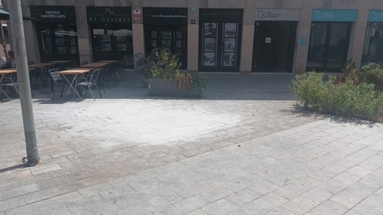 Renovades les voreres del passatge de les Caramelles a Castelldefels