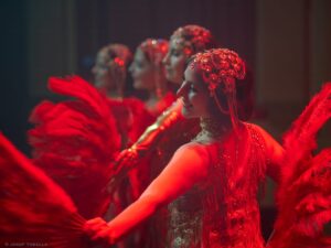 Lluentons, plomes i… bolquers! l’espectacle més gamberro de la sarsuela i el burlesque a Molins de Rei i Sant Vicenç dels Horts!