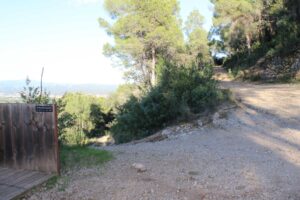 Obres de reparació al camí cap al Balcó de Montserrat i la Cadireta a principis de novembre