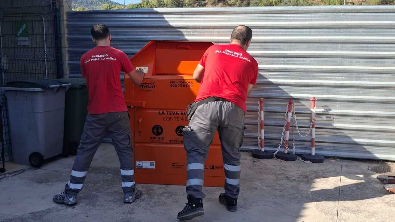 Sant Climent de Llobregat incorpora quatre nous contenidors de roba usada