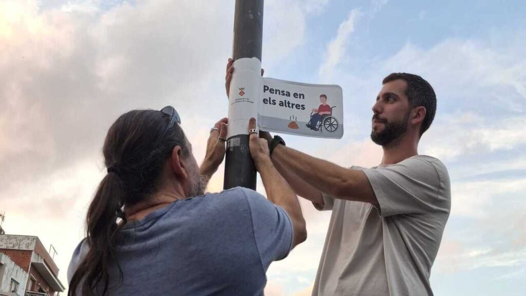 Sant Climent impulsa una campanya per protegir el mobiliari urbà dels danys dels gossos