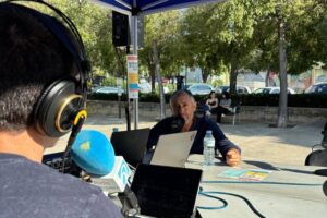 El psiquiatre Josep Maria Llobet alerta sobre l’ús de pantalles a Sant Just Desvern